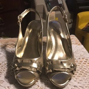 HOLIDAY/ANNE KLEIN 2 gold shoes